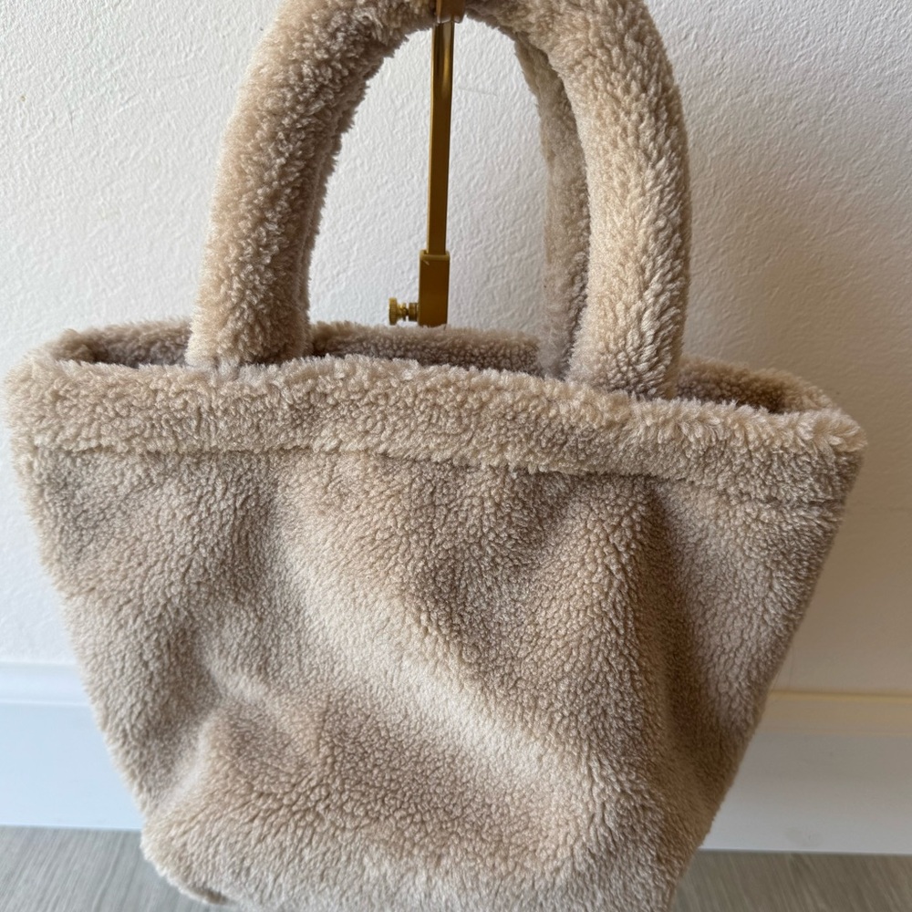 Prada L’Homme Tan Sherpa Tote Bag with Cozy Handles - Picture 2 of 6